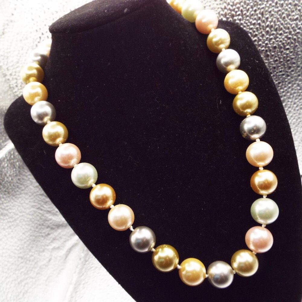 KJL KENNETH J LANE 2009 SOFT GREYS, BLUSH, CREAMS "INAUGURAL" NECKLACE 63